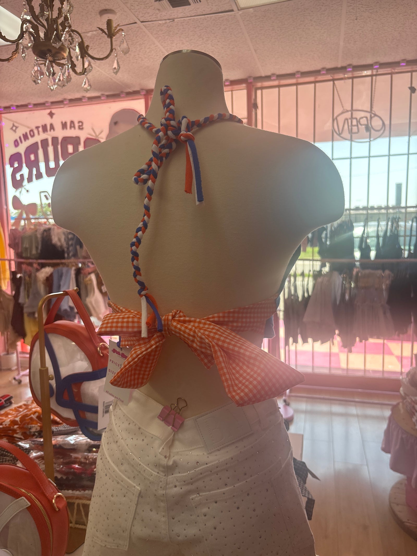 Utsa halter with bow